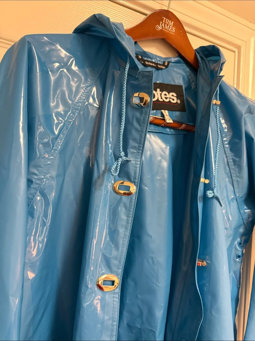 Totes Bright Blue Glossy Raincoat with Hood - Picture 16 of 16
